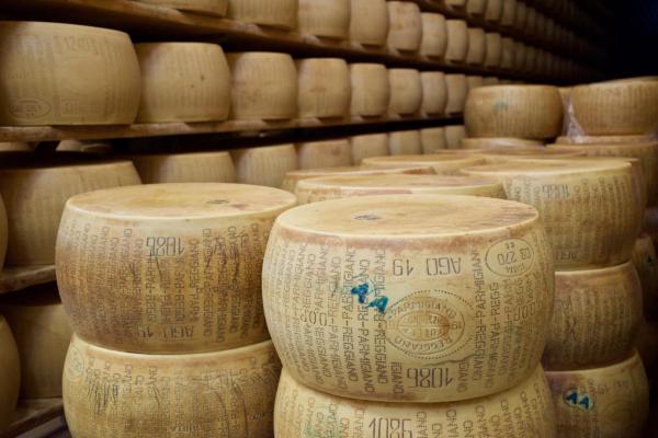 ER-PARMIGIANO-DSC_0187.jpg ER- Parmigiano Reggiano cheese