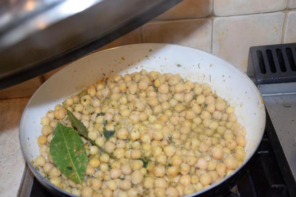 Cooking chickpeas